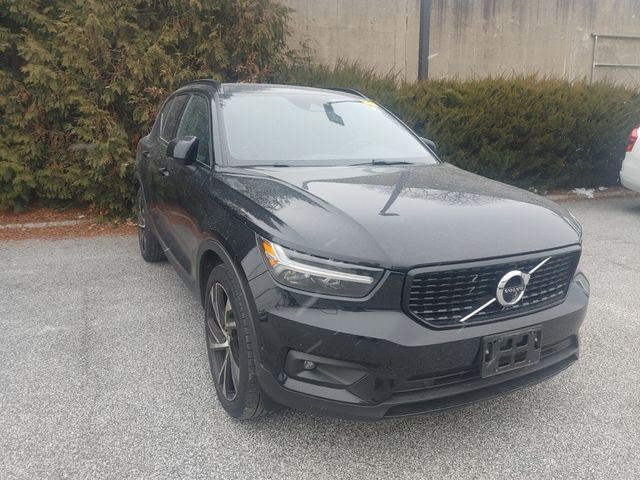 2022 Volvo XC40 R-Design