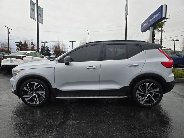 2022 Volvo XC40 R-Design