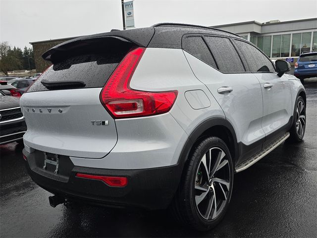 2022 Volvo XC40 R-Design