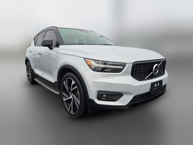 2022 Volvo XC40 R-Design