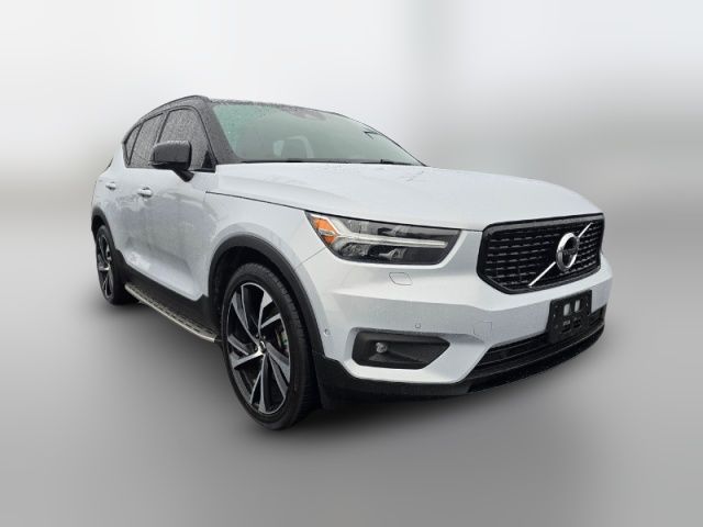 2022 Volvo XC40 R-Design