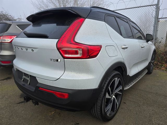 2022 Volvo XC40 R-Design