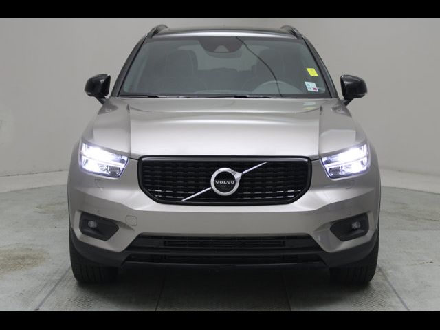 2022 Volvo XC40 R-Design