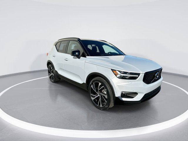 2022 Volvo XC40 R-Design