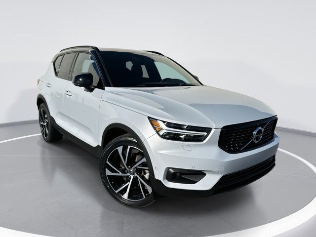 2022 Volvo XC40 R-Design