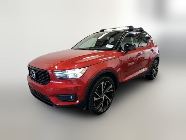 2022 Volvo XC40 R-Design