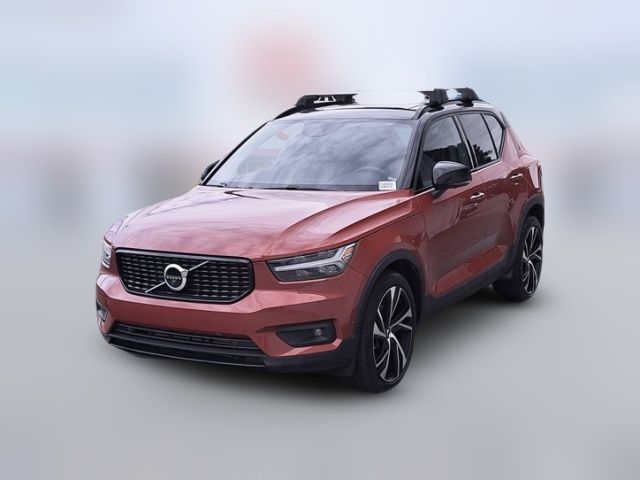 2022 Volvo XC40 R-Design