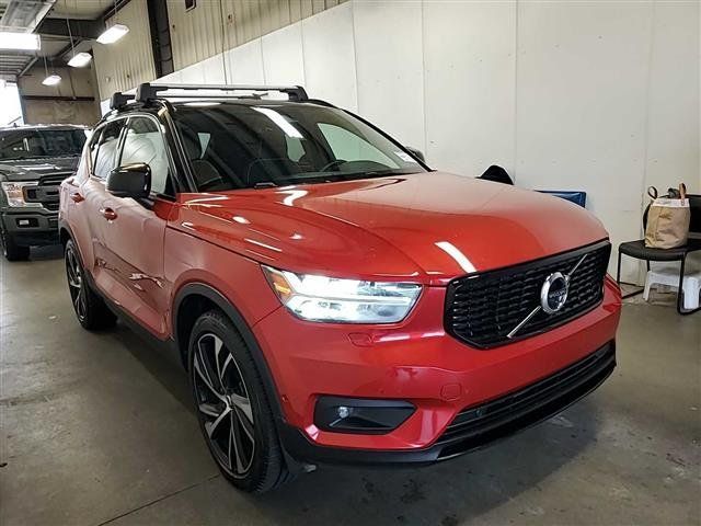 2022 Volvo XC40 R-Design