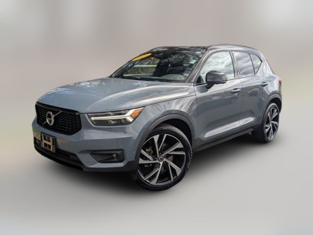 2022 Volvo XC40 R-Design