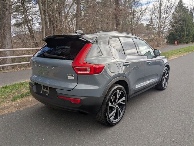 2022 Volvo XC40 R-Design