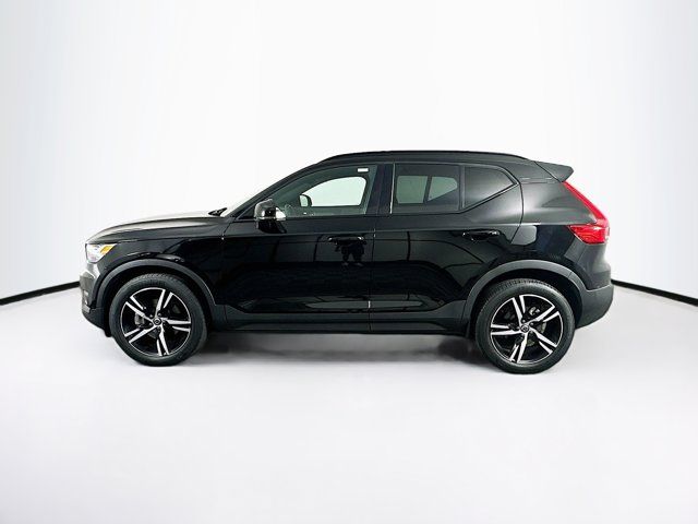 2022 Volvo XC40 R-Design