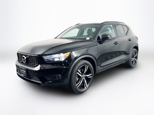 2022 Volvo XC40 R-Design