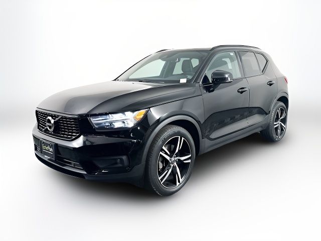 2022 Volvo XC40 R-Design