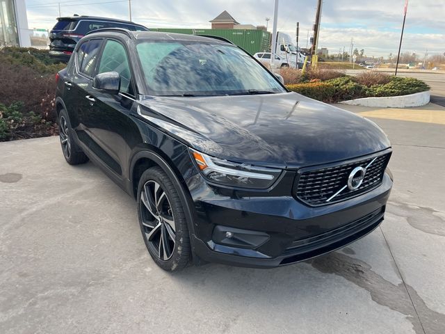 2022 Volvo XC40 R-Design