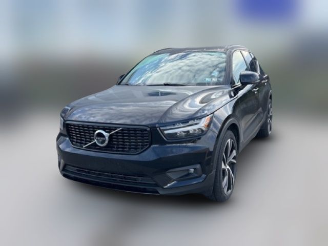 2022 Volvo XC40 R-Design