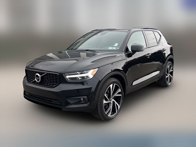 2022 Volvo XC40 R-Design