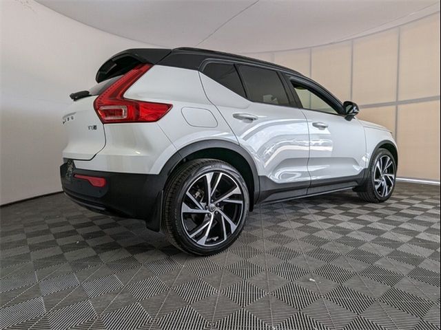 2022 Volvo XC40 R-Design