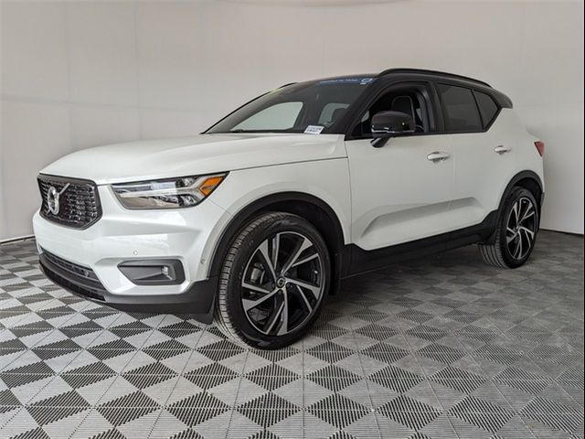 2022 Volvo XC40 R-Design