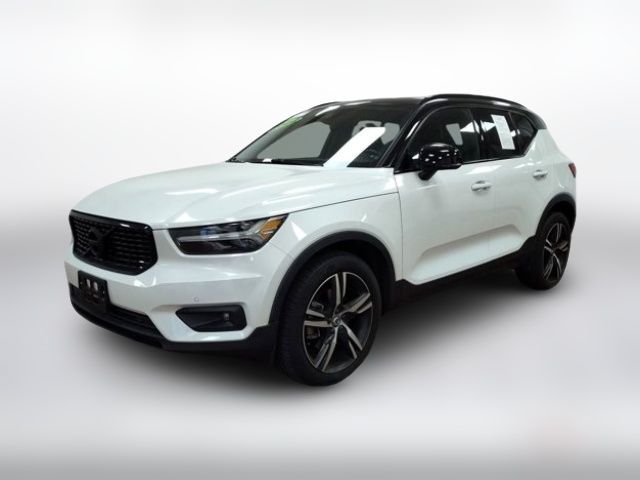 2022 Volvo XC40 R-Design