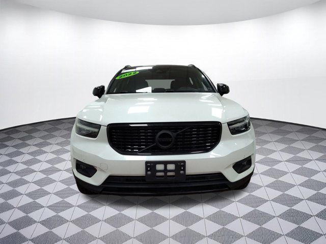 2022 Volvo XC40 R-Design