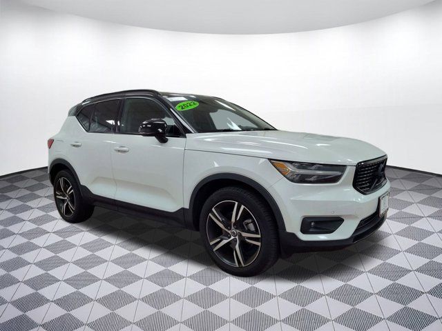 2022 Volvo XC40 R-Design