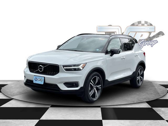 2022 Volvo XC40 R-Design