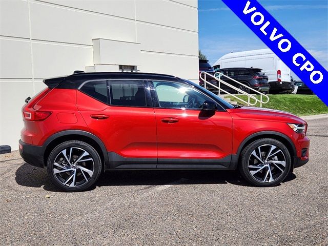 2022 Volvo XC40 R-Design