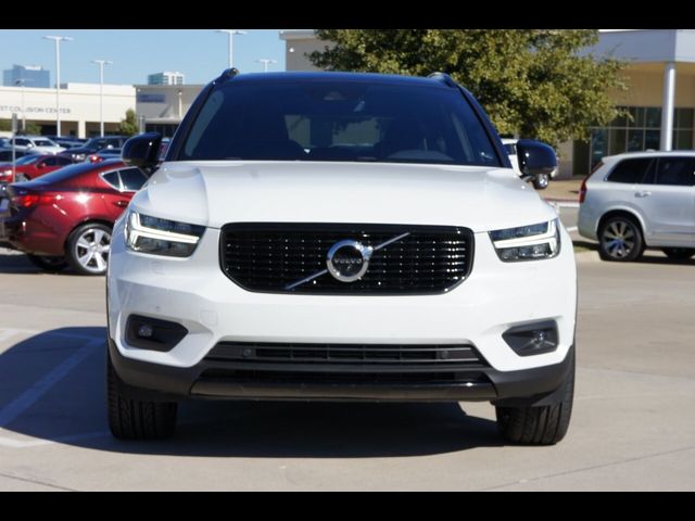 2022 Volvo XC40 R-Design