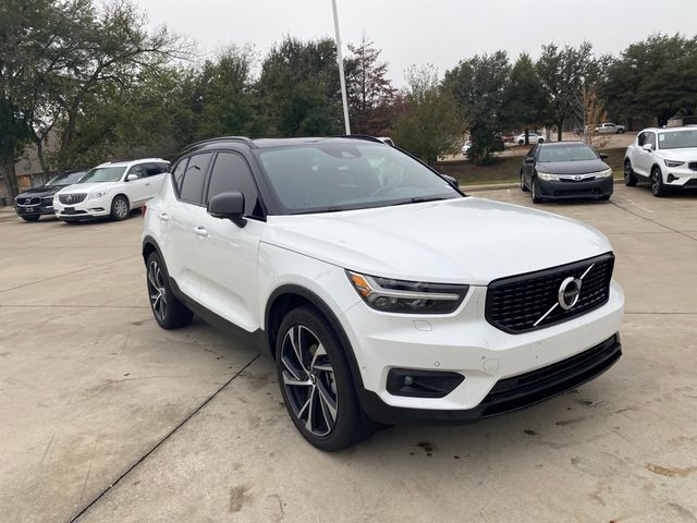 2022 Volvo XC40 R-Design