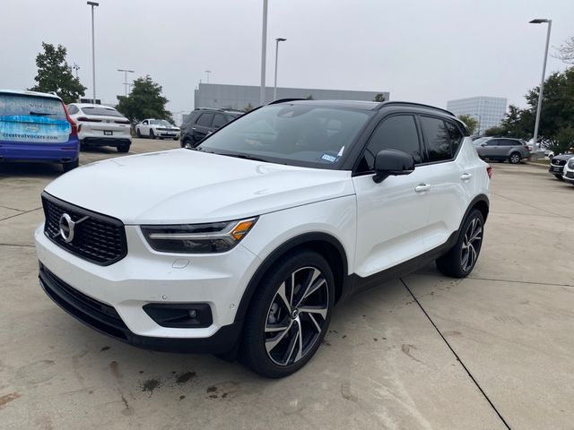 2022 Volvo XC40 R-Design