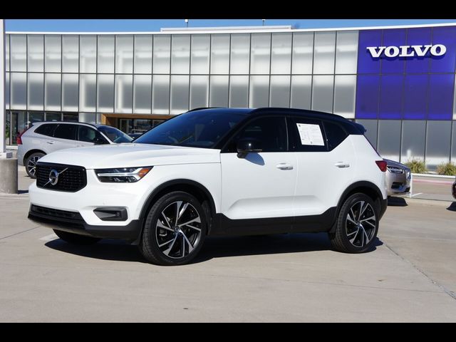 2022 Volvo XC40 R-Design