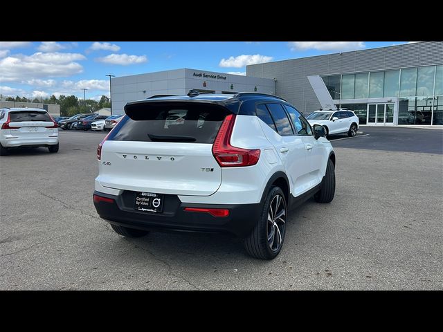 2022 Volvo XC40 R-Design