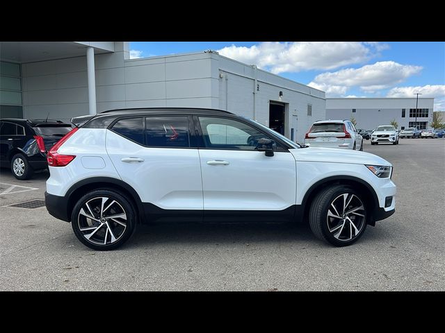 2022 Volvo XC40 R-Design