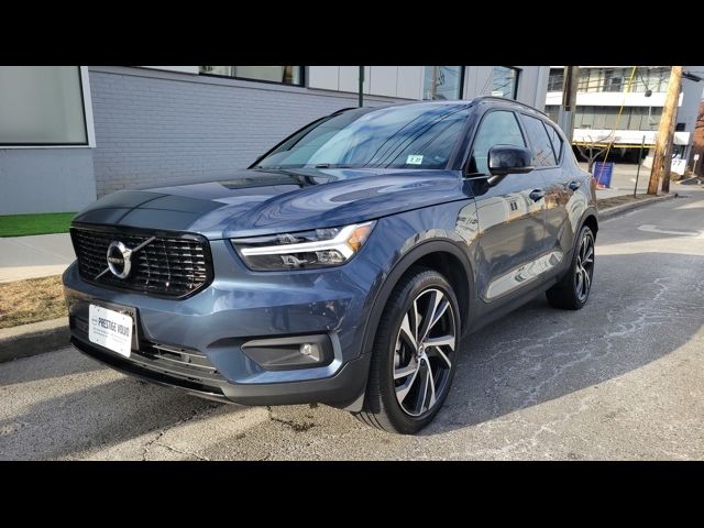 2022 Volvo XC40 R-Design