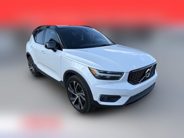 2022 Volvo XC40 R-Design