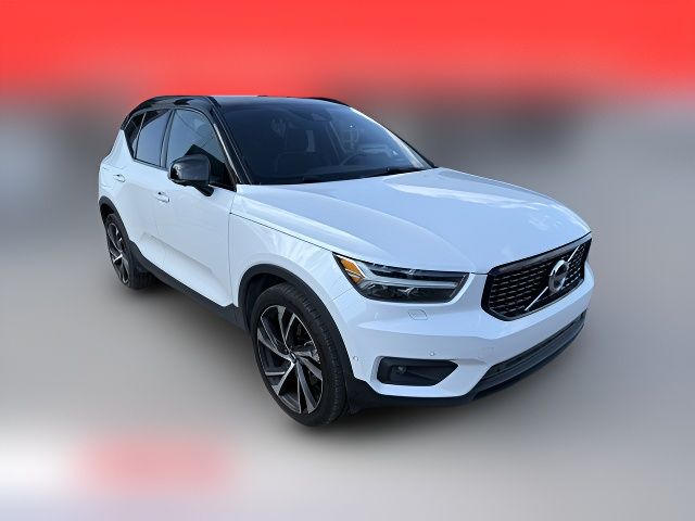 2022 Volvo XC40 R-Design