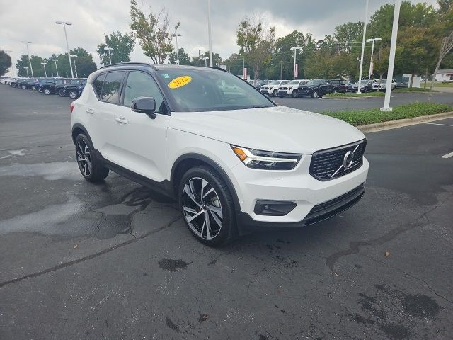 2022 Volvo XC40 R-Design