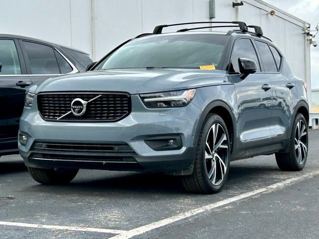 2022 Volvo XC40 R-Design