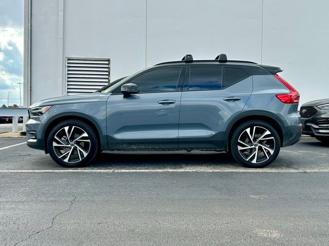 2022 Volvo XC40 R-Design