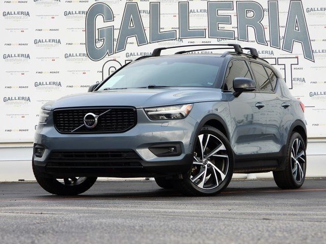 2022 Volvo XC40 R-Design