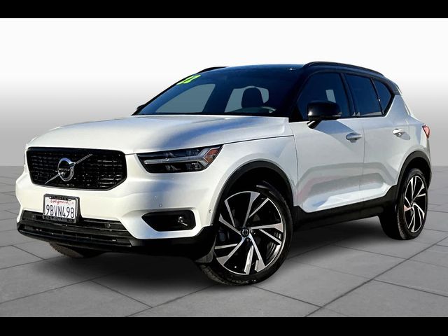 2022 Volvo XC40 R-Design