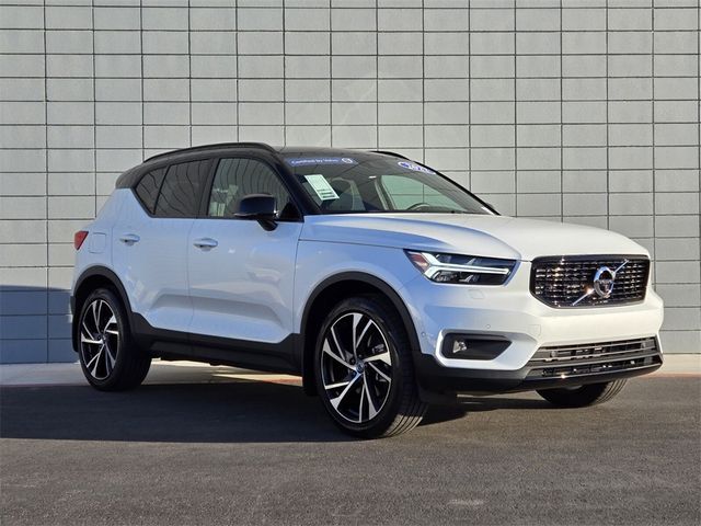 2022 Volvo XC40 R-Design