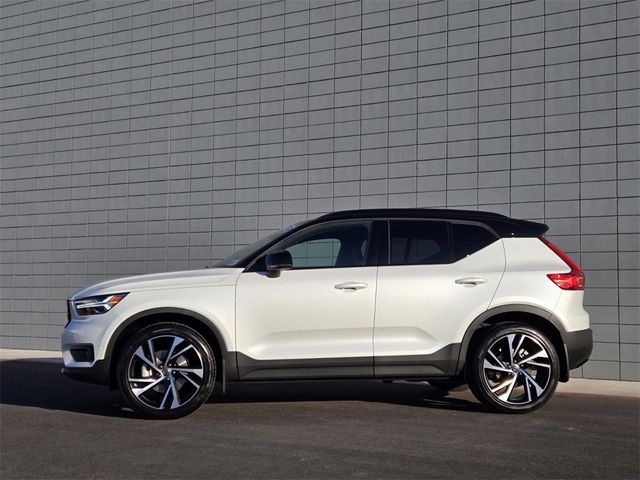 2022 Volvo XC40 R-Design