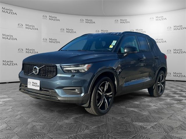 2022 Volvo XC40 R-Design