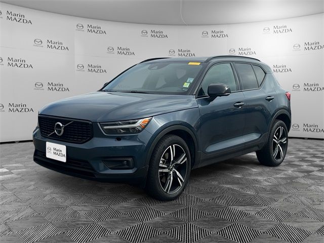 2022 Volvo XC40 R-Design