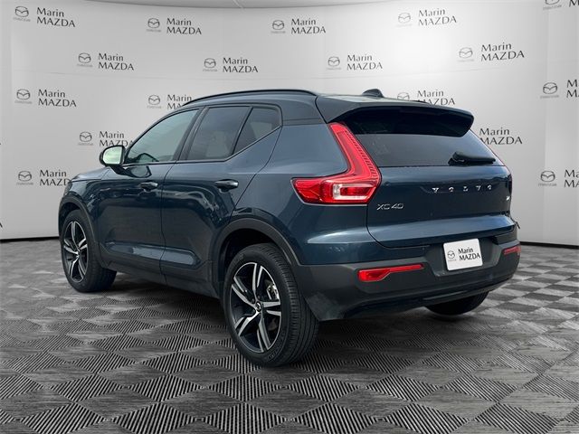 2022 Volvo XC40 R-Design