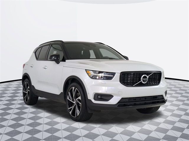 2022 Volvo XC40 R-Design