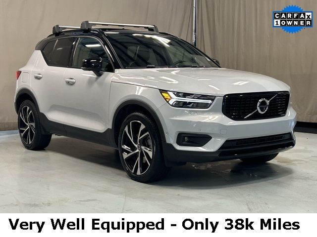 2022 Volvo XC40 R-Design