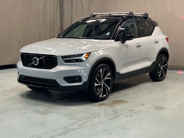 2022 Volvo XC40 R-Design