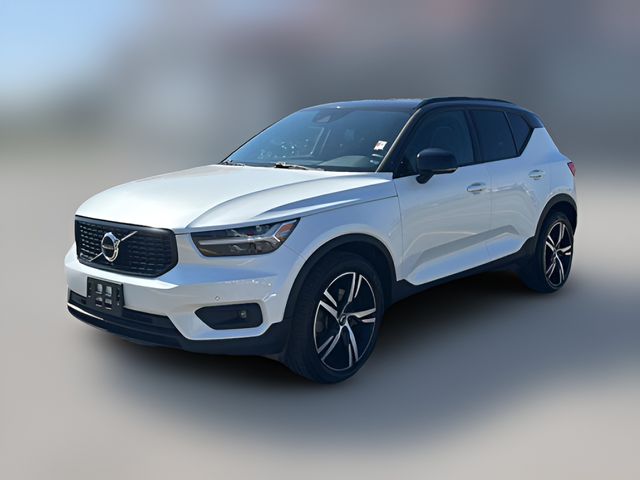 2022 Volvo XC40 R-Design